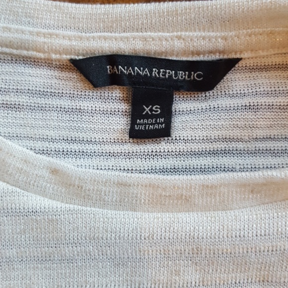 CLEARANCE 🔥Banana Republic gold metallic cream top with flutter sleeves - Picture 4 of 8